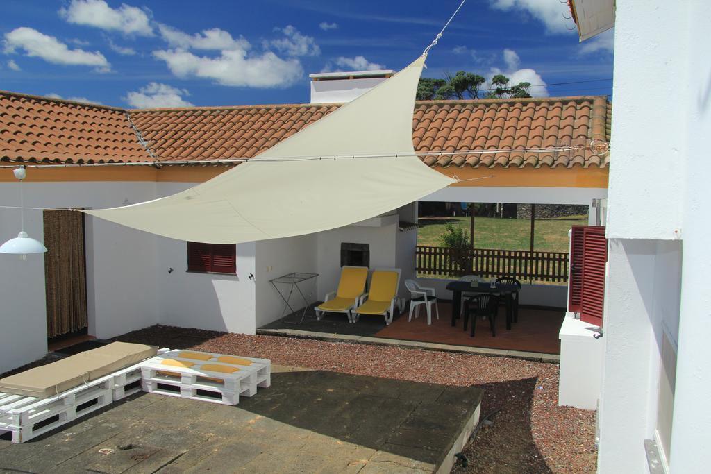 Santana Houses Rabo de Peixe Rom bilde